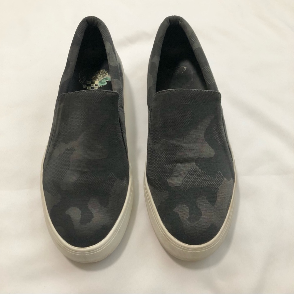 Vince Camuto Korli2 Gray Camouflage Platform Slip On Sneaker Size 8